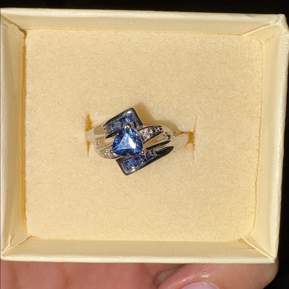 Elegant Silver and Blue Gemstone Ring
